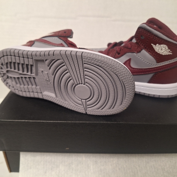 Kids Jordan 1 Cherrywood/Gray Mid Sneaker- New in box - 7C - Picture 3 of 3